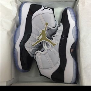 MEN'S JORDAN 11 SPACE JAM BASKETBALL SHOES